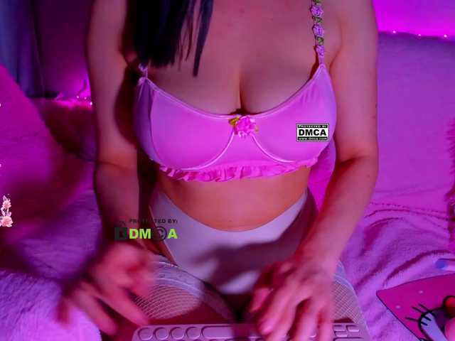-roxy-a live cam on BongaCams