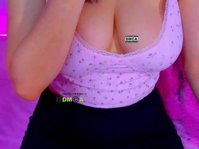 -roxy-a live cam on BongaCams