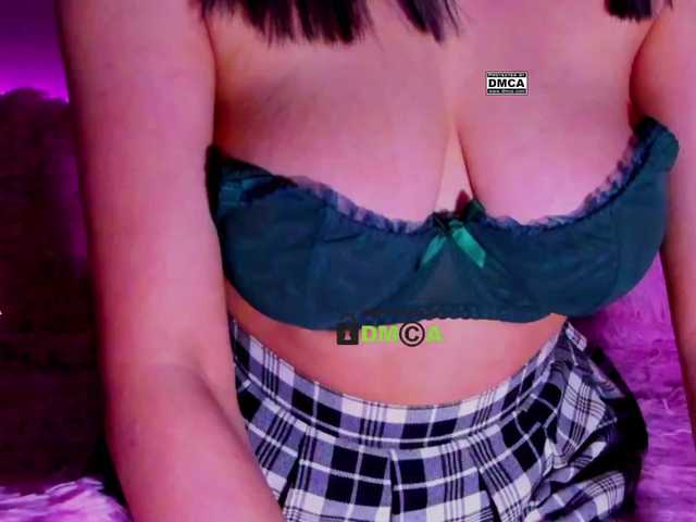 -roxy-a live cam on BongaCams