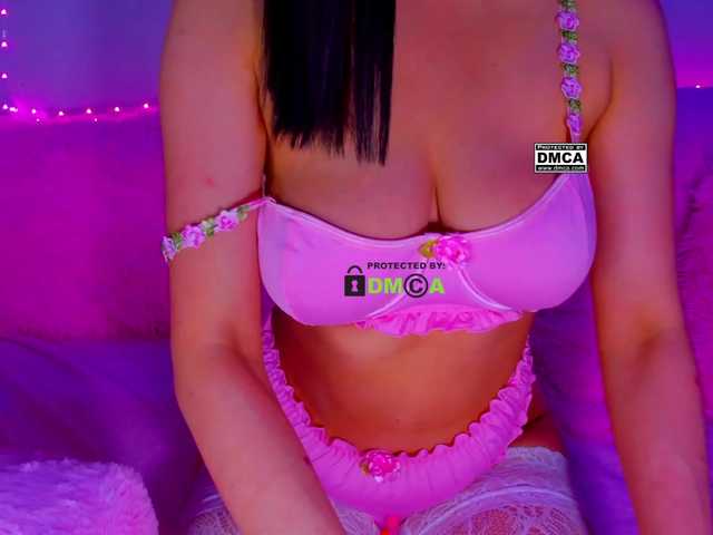 -roxy-a live cam on BongaCams