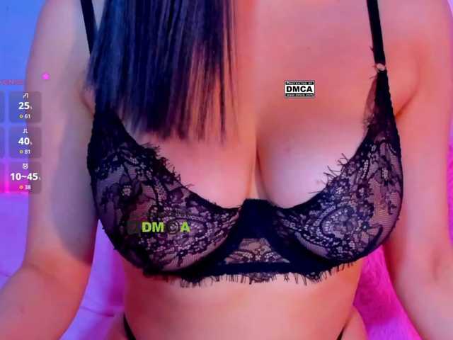 -roxy-a live cam on BongaCams