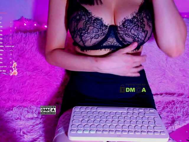 -roxy-a live cam on BongaCams