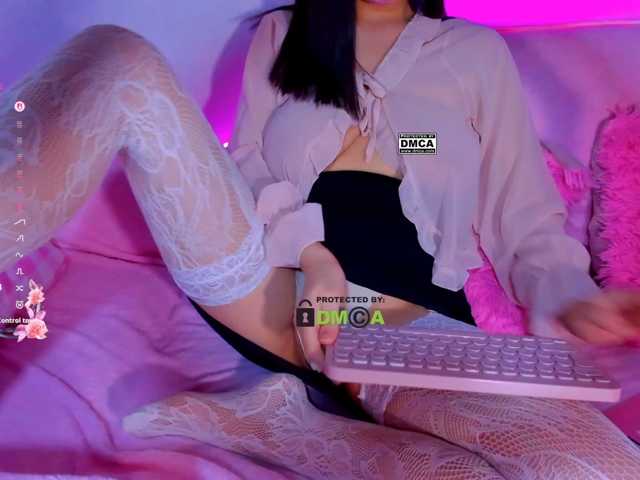 -roxy-a live cam on BongaCams