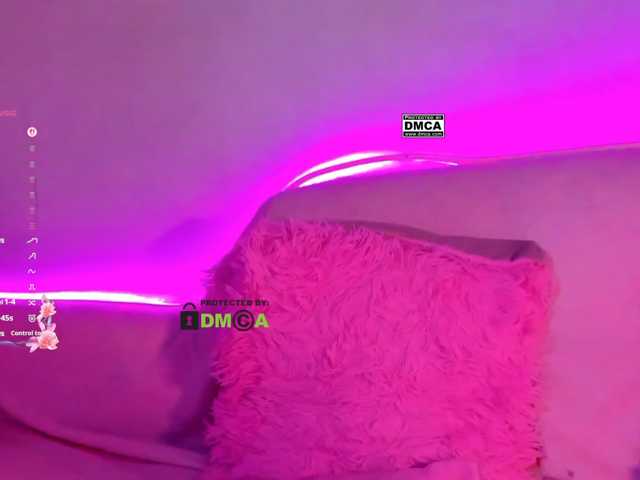 -roxy-a live cam on BongaCams