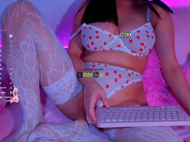 -roxy-a live cam on BongaCams
