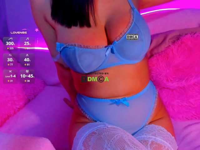 -roxy-a live cam on BongaCams
