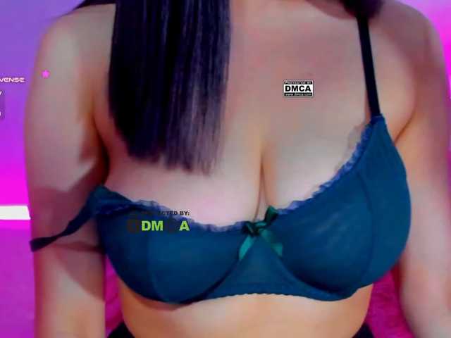 -roxy-a live cam on BongaCams