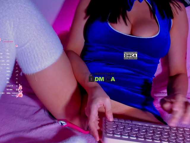 -roxy-a live cam on BongaCams