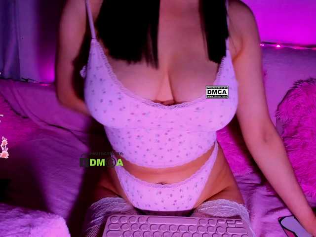 -roxy-a live cam on BongaCams