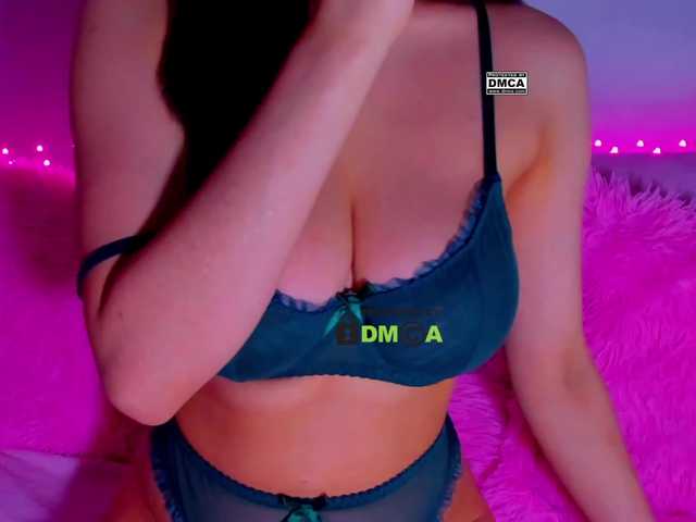 -roxy-a live cam on BongaCams