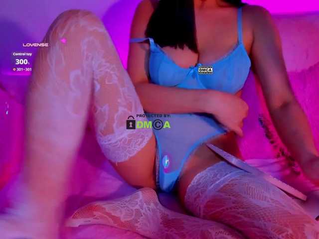 -roxy-a live cam on BongaCams