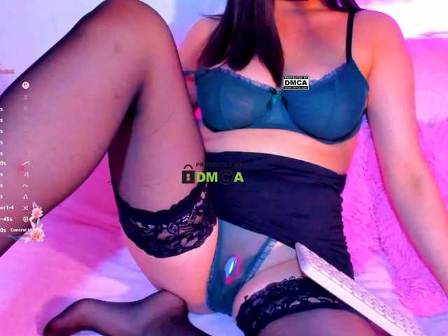 -roxy-a, en directo ahora en BongaCams