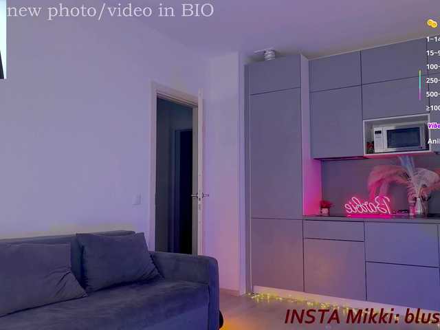 BlushMikki live cam on BongaCams