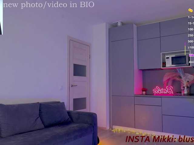 BlushMikki live cam on BongaCams
