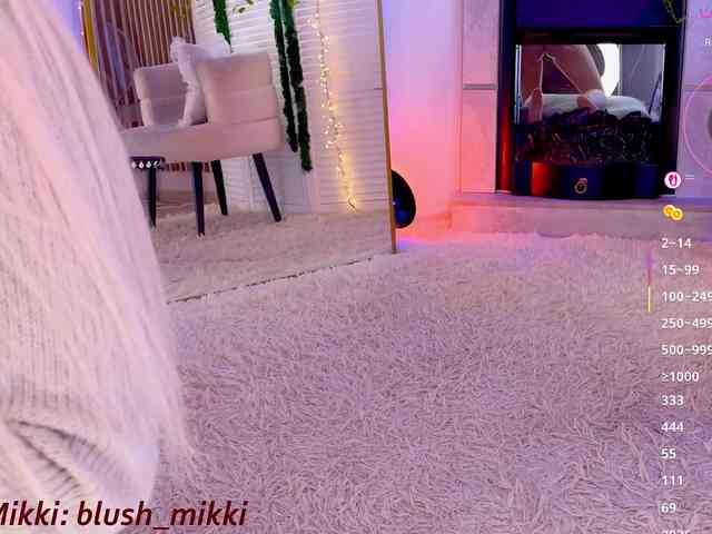 Acest model este live acum. BlushMikki