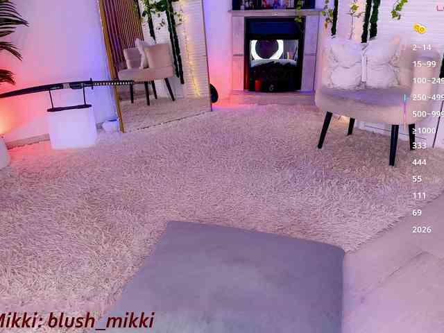 Questo modello è in diretta ora. BlushMikki