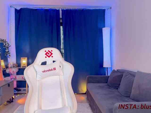 BlushMikki webcam