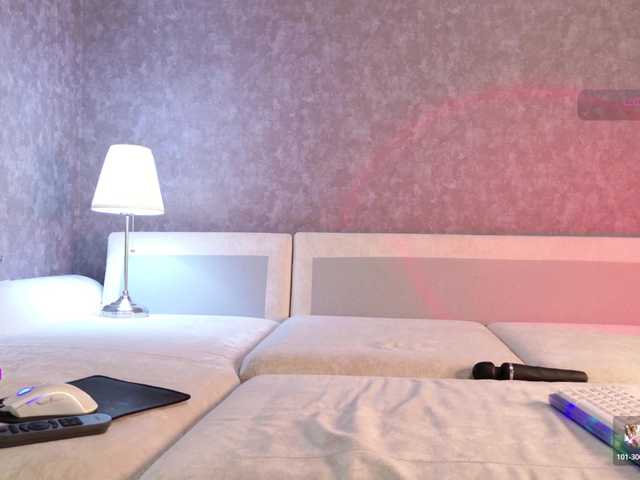 Avr0ria live cam