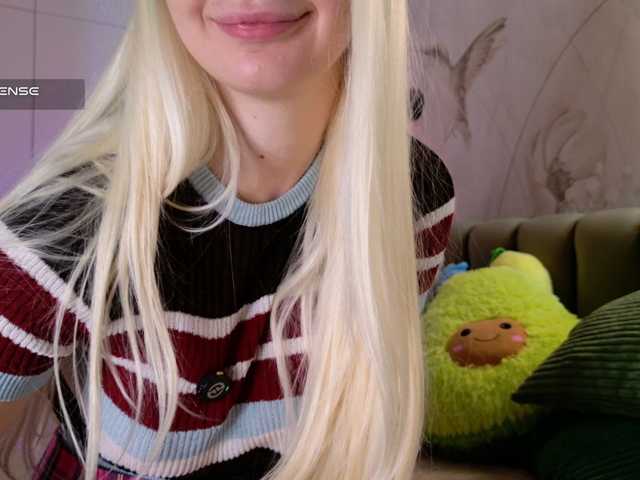 Avr0ria live cam