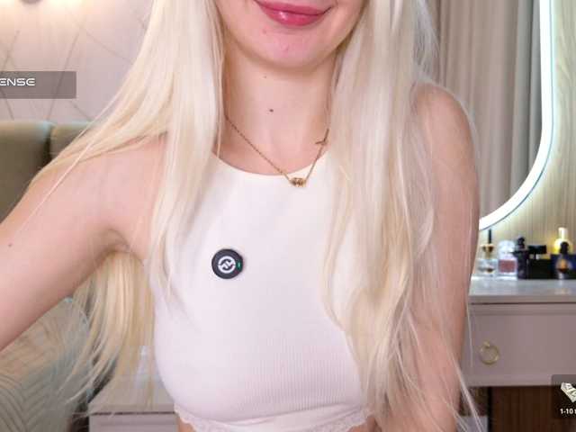 Avr0ria, 22 y/o - Live Cam on BongaCams