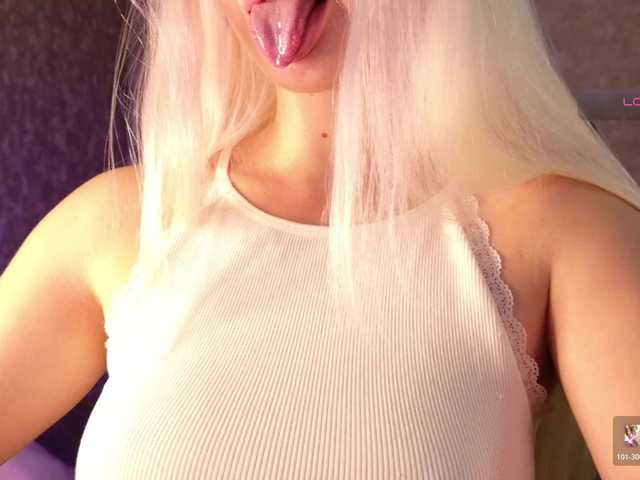 Avr0ria live cam on BongaCams