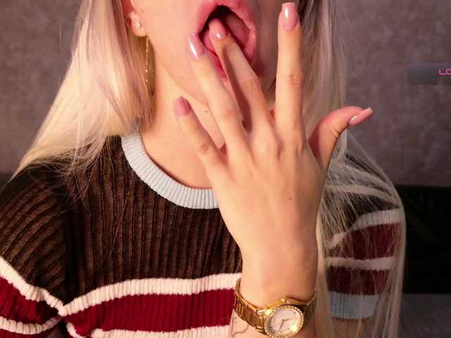 Avr0ria live cam on BongaCams