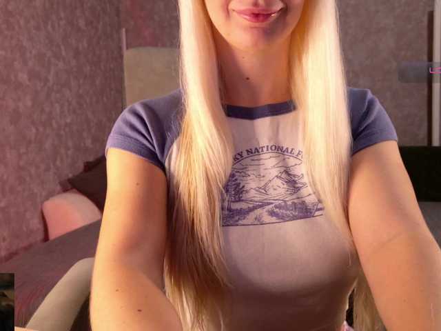 Avr0ria live cam on BongaCams