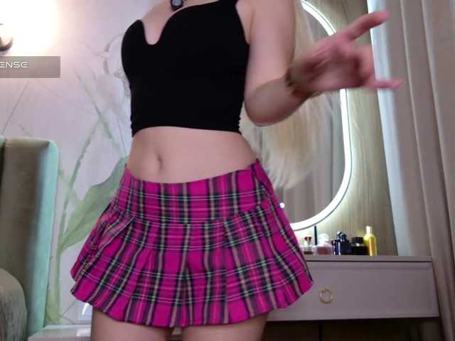 Avr0ria, live now on BongaCams