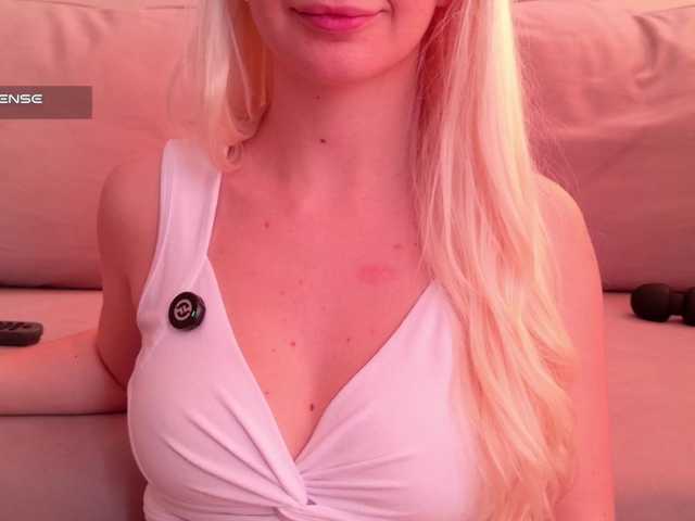Avr0ria live cam