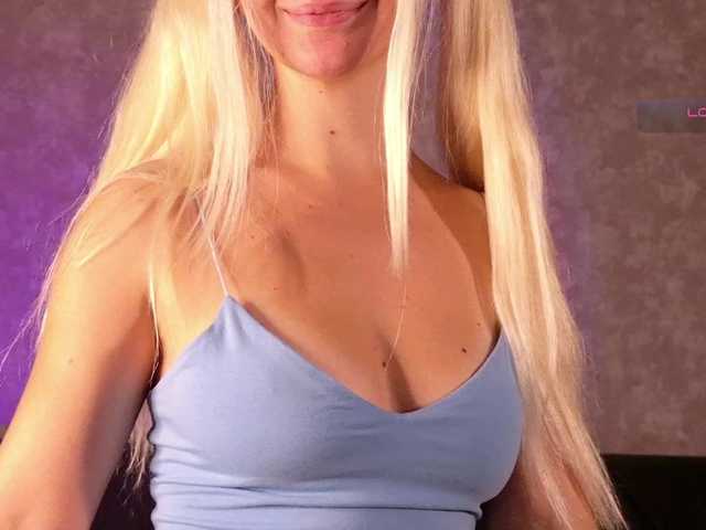 Avr0ria live cam on BongaCams