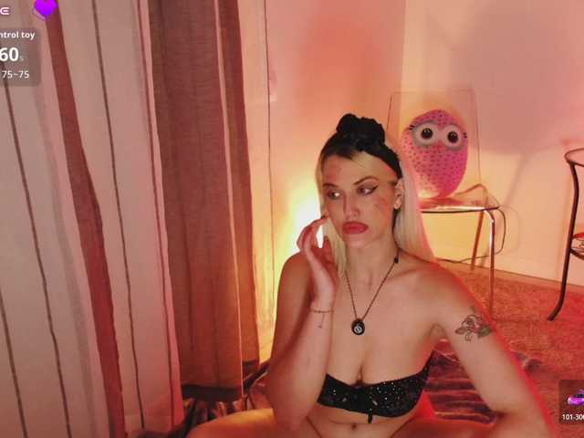Vanessavany live cam on BongaCams