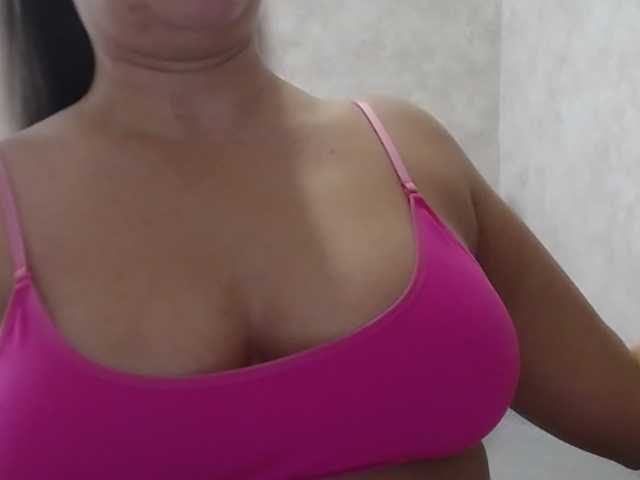 Amaretty live cam on BongaCams