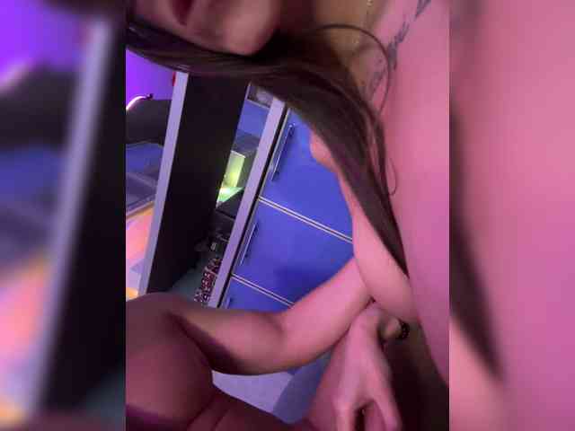 NIMFOOOMANIYA webcam