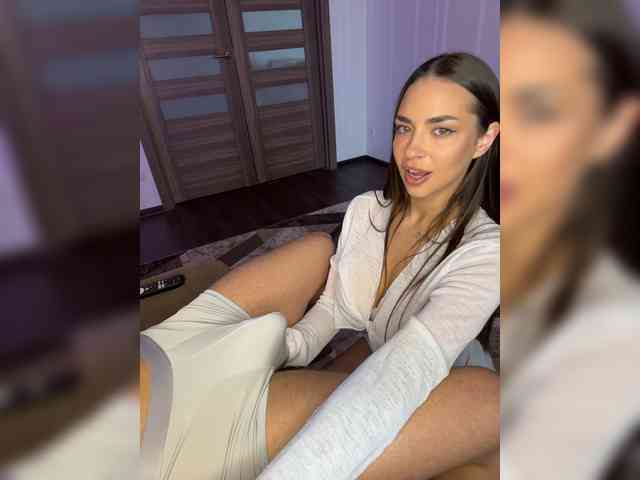Nimfooomaniya's cam show statistics and live stream
