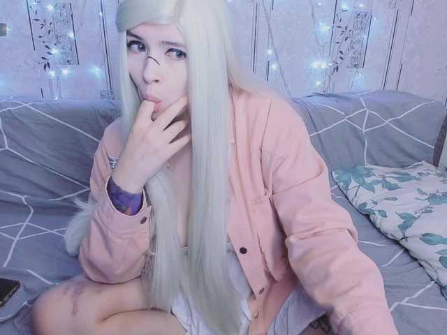 MikkyLovense live webcam show