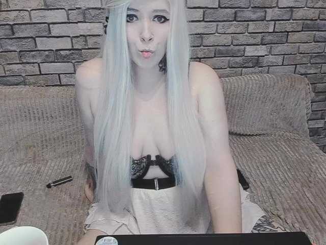 Mikky_lovense live cam preview