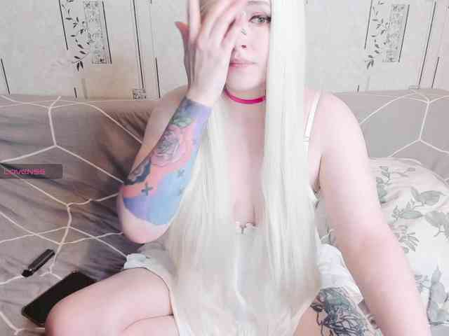 Model: MikkyLovense