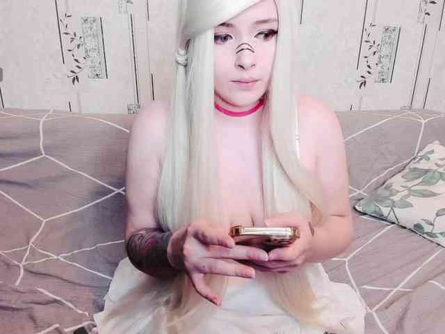 MikkyLovense webcam