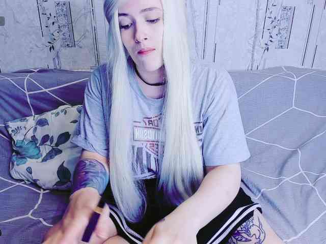 MikkyLovense webcam