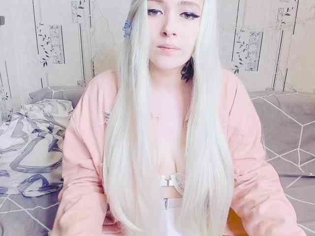 MikkyLovense webcam