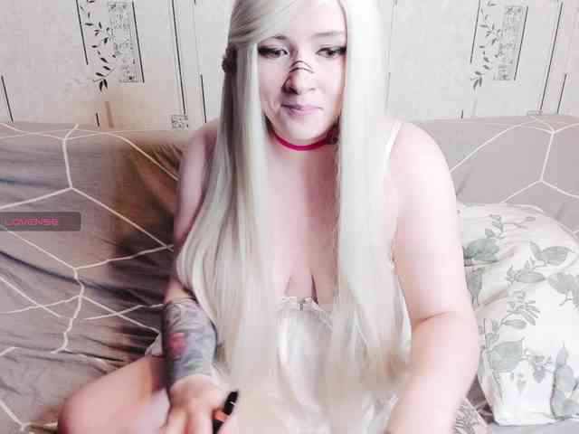 MikkyLovense webcam