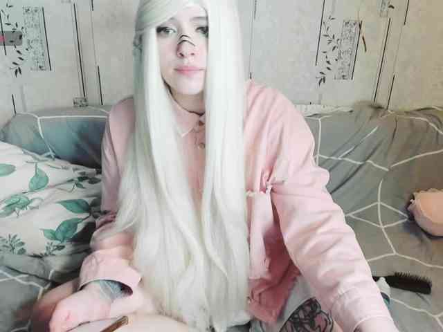 MikkyLovense webcam