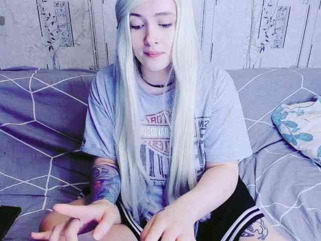 MikkyLovense webcam