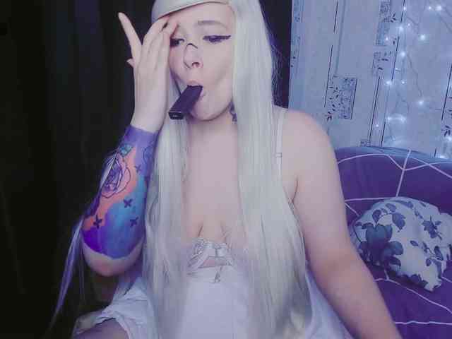 Model: MikkyLovense