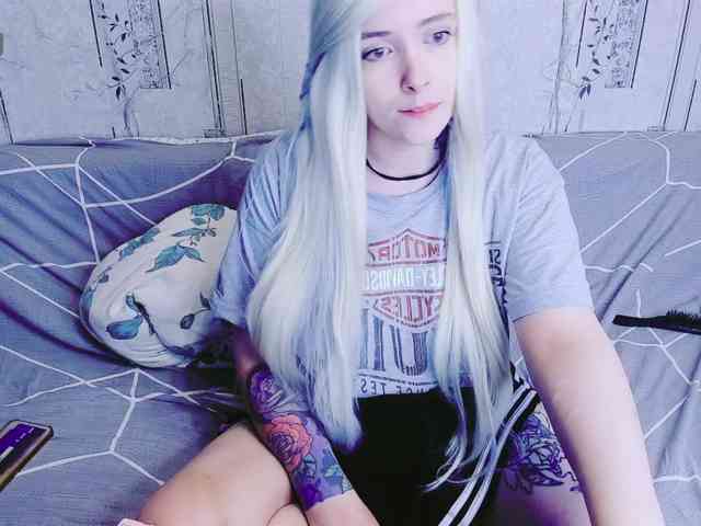 MikkyLovense webcam