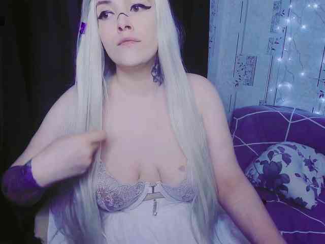 MikkyLovense webcam