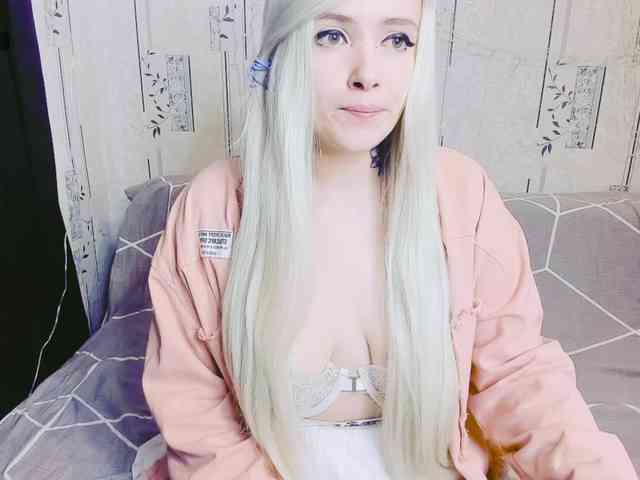 MikkyLovense webcam