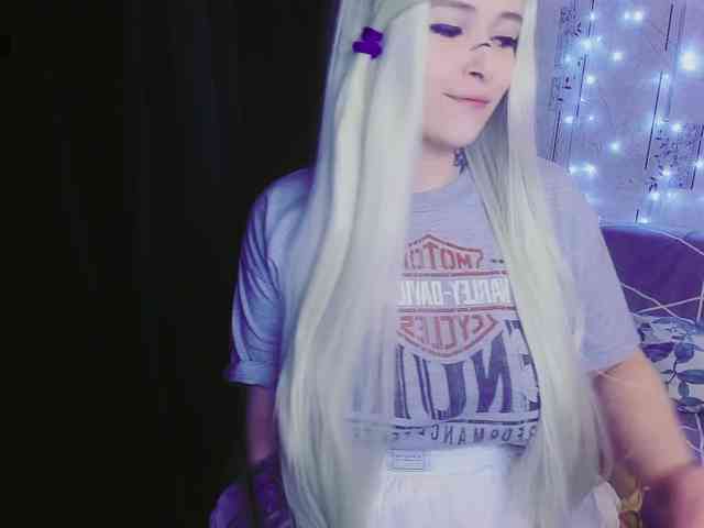 MikkyLovense webcam