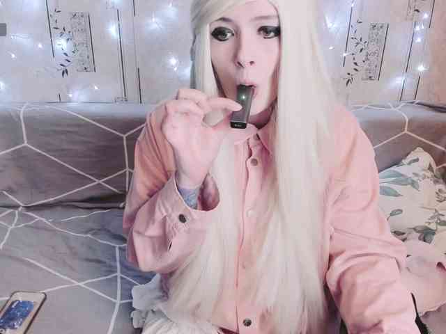 MikkyLovense webcam