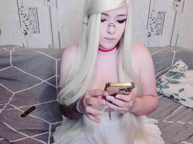 MikkyLovense webcam